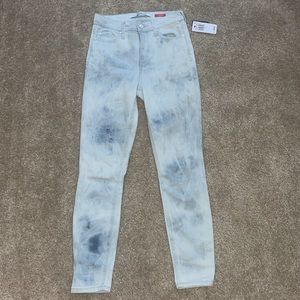 New with tags!! Light wash tie dye skinny jeans size 3 ankle length